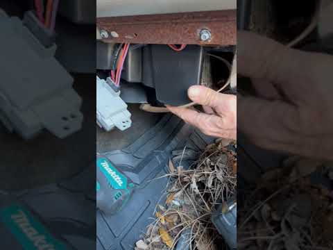Hummer H2 H3: Alert. Have check your cabin filter.