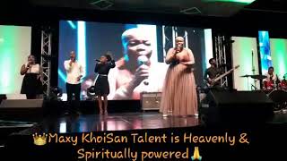 👑Maxy KhoiSan sings the popular 'DIPHIRI' song(3)