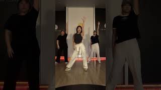 [송파댄스학원] MEOVV(미야오) - ‘HANDS UP’ #MEOVV #미야오 #송파여성댄스 #송파오전댄스 #잠실오전댄스 #송파주부댄스 #shorts #reels #tiktok