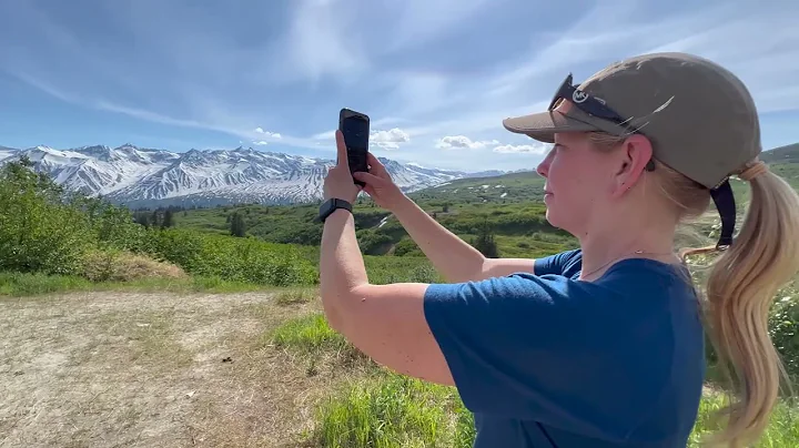 Tundra Hike | Canada | Lindblad Expeditions