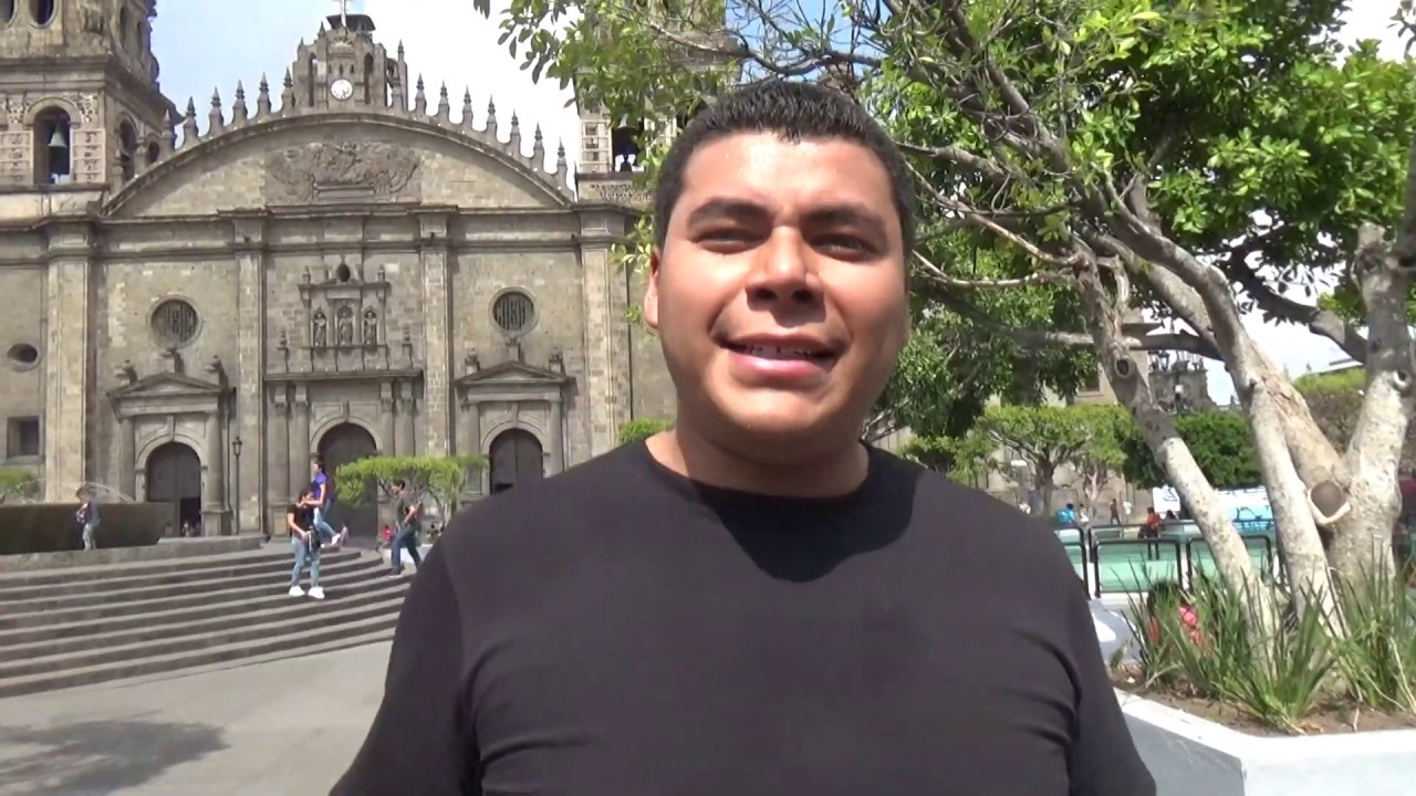 ¿Qué servicios ofrece el podólogo que ejerce en la calle Constitución en Guadalajara?