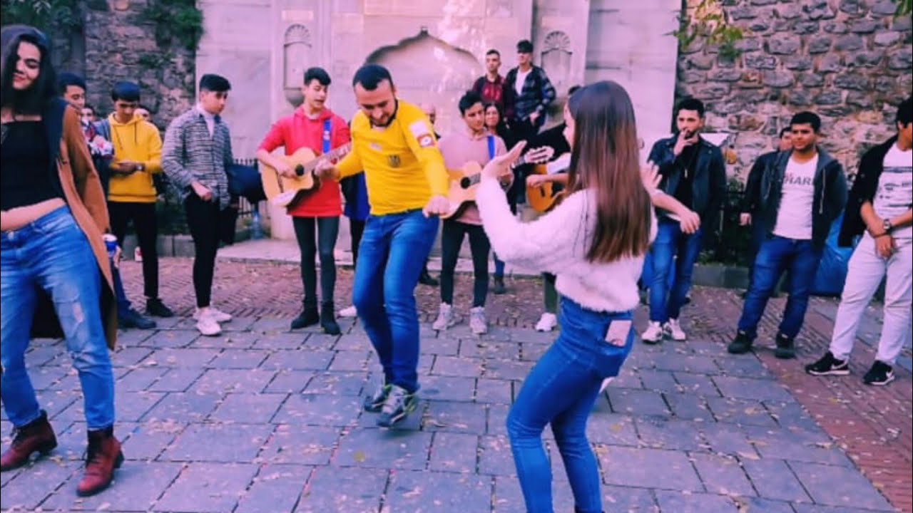 İstiklal caddesi sokak sanatçıları - ( Nalan, ankaranın bağları ) GİTAR COVER