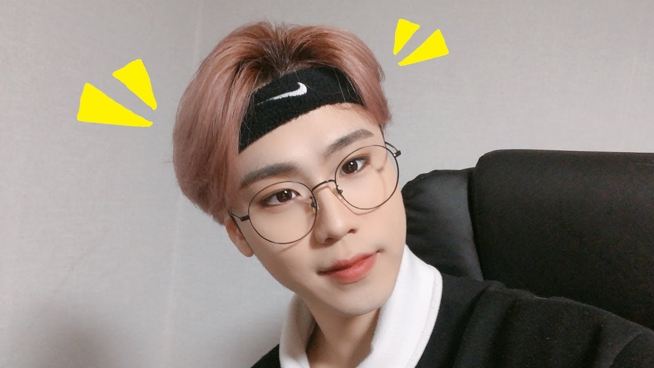 헤어밴드 하나로 3분만에 스타일링 가능? 쌉가능!! 평범한 스타일이 질렸다면 가르마를 이렇게 타보세요!! - YouTube 헤어밴드 하나로 3분만에 스타일링 가능? 쌉가능!! 평범한 스타일이 질렸다면 가르마를 이렇게 타보세요!! - Youtube