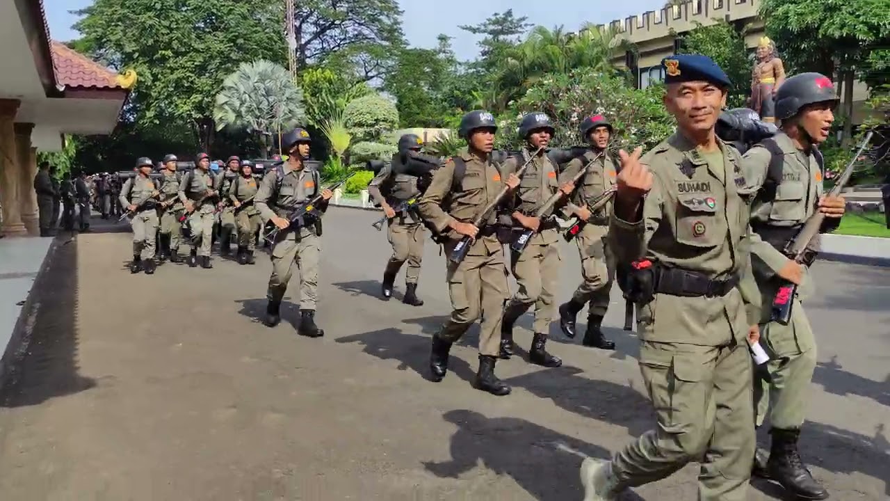 HIKING - DASAR BRIMOB ANGK. 1 PUSDIK BRIMOB WATUKOSEK