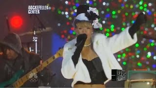 Rihanna - 'Hard' Live At New Years Eve 2009 - HD Resimi
