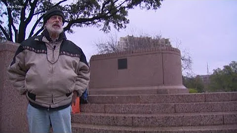 Robert E. Lee statue is out of Oak Lawn, and city says its stand is about to go, too