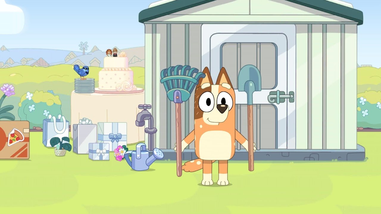 Bluey: Mom Cleans the Backyard 🧹 - YouTube