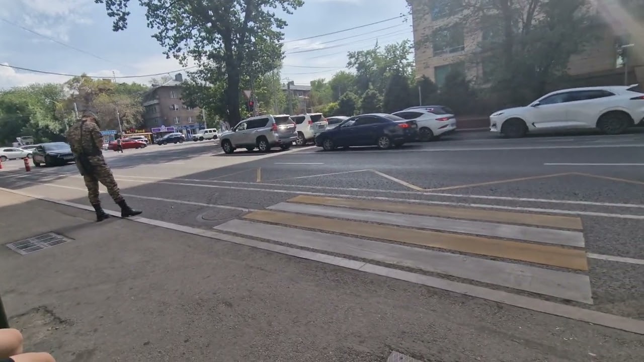 ДОТУМКАЛАСЬ  ДЛЯ ЧЕГО ЗДЕСЬ ПЕШЕХОДНАЯ ДОРОЖКА  УЛ БАЙТУРСЫНОВА (КОСМОНАВТОВ) ТОЛЕ БИ КОМСОМОЛЬСКАЯ