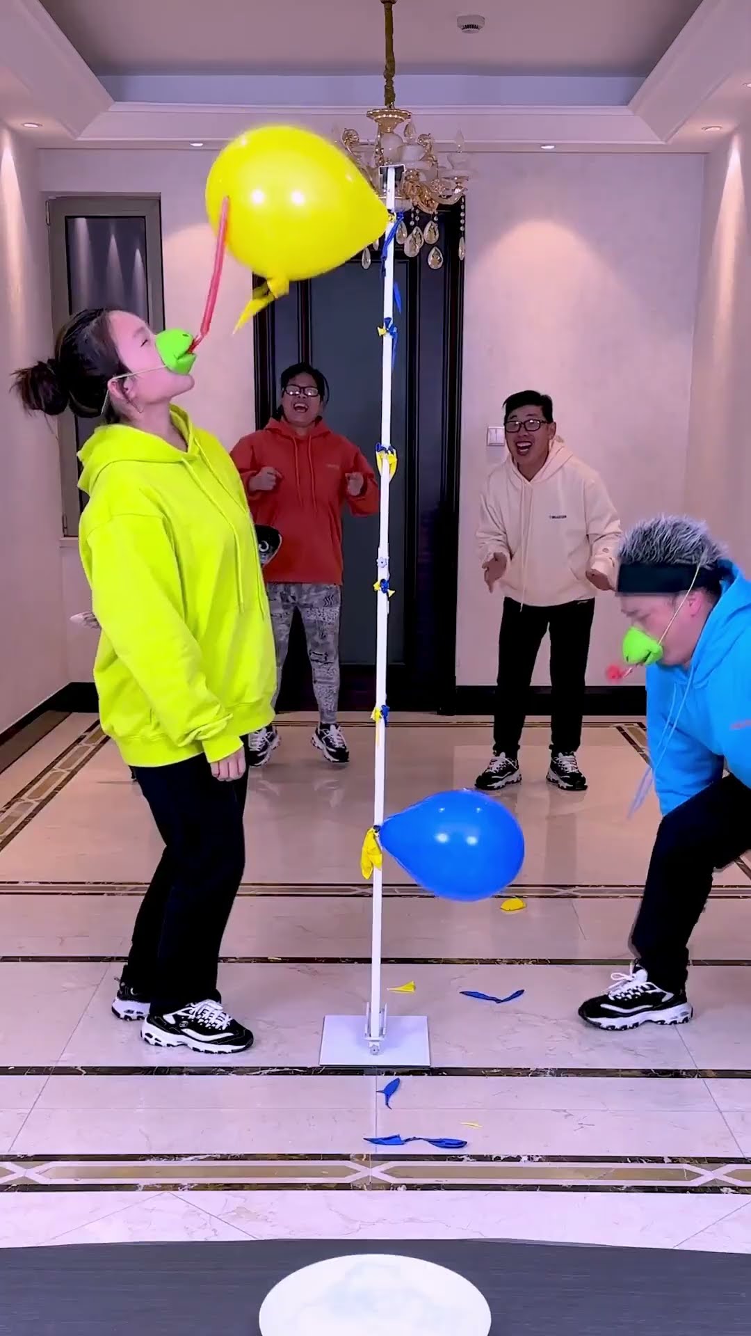 Balloon Popping Competition, This Is Too Exciting#Funnyfamily #Partygames #Shorts #Challenge #Funny