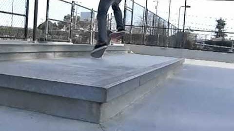 MANUAL KICKFLIP MANUAL SLOW MOTION