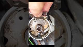 Replacing and gapping points on an old Bosch distributor #shorts