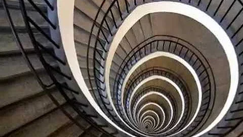 Cosa significa sognare salire e scendere le scale?
