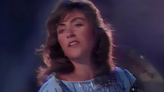 Laura Branigan - The Lucky One - Solid Gold (1984) [1st Performance]