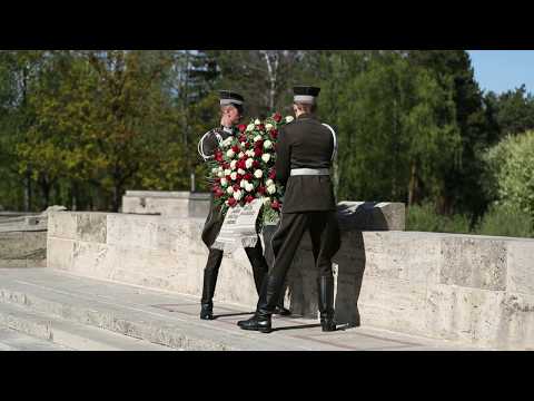 Video: Kā Pavadīt Vakaru Karā Kritušo Piemiņai