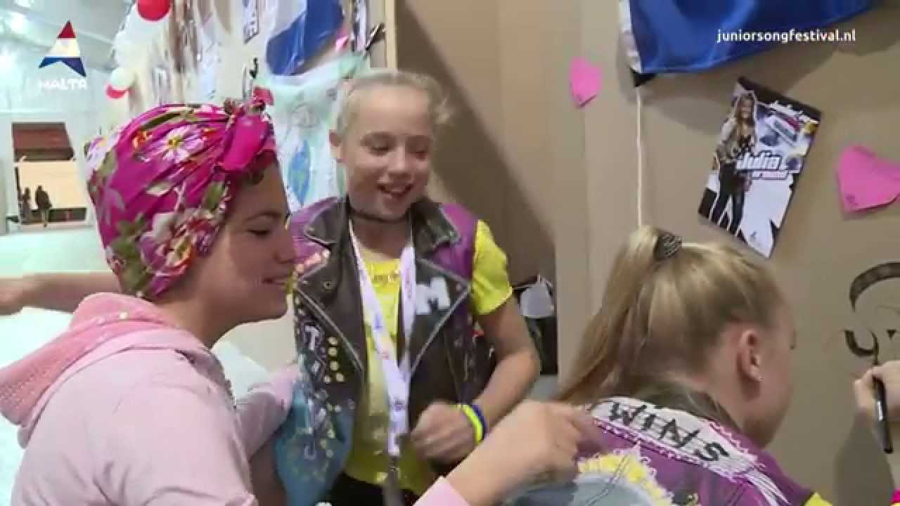 Rondleiding venue Malta met Mylène en Rosanne | Junior Songfestival 2014