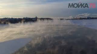 Река Нева в сильный мороз.