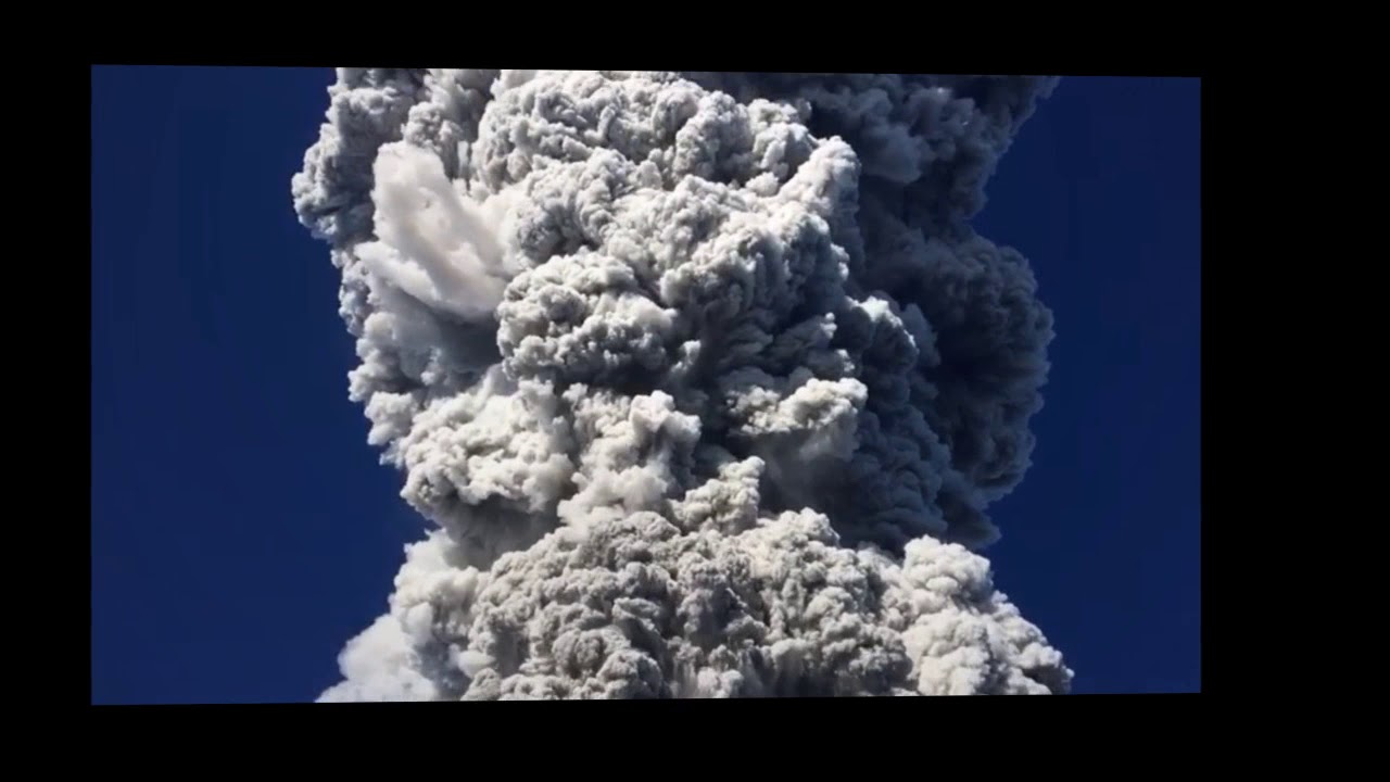 Detik-detik Erupsi Di Puncak Gunung Merapi Terekam Kamera Pendaki 2018