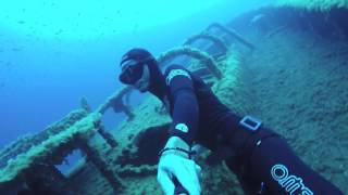 Freediving on a wreck in one breath 30 m. / 100 ft. - France