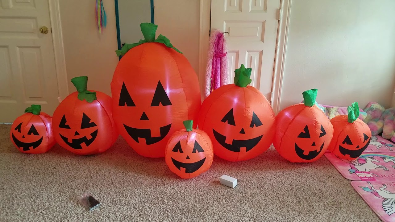 Pumpkin friends inflatable 9ft