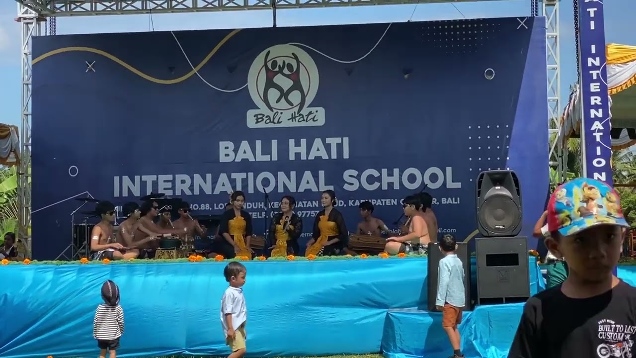 Kecak kobagi by Bali Hati Senior High School