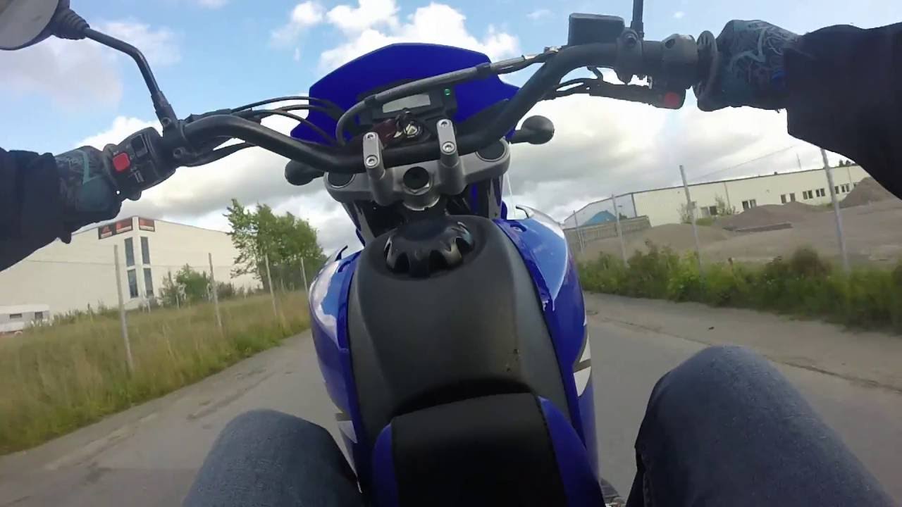 Yamaha xt125x wheelie/practice