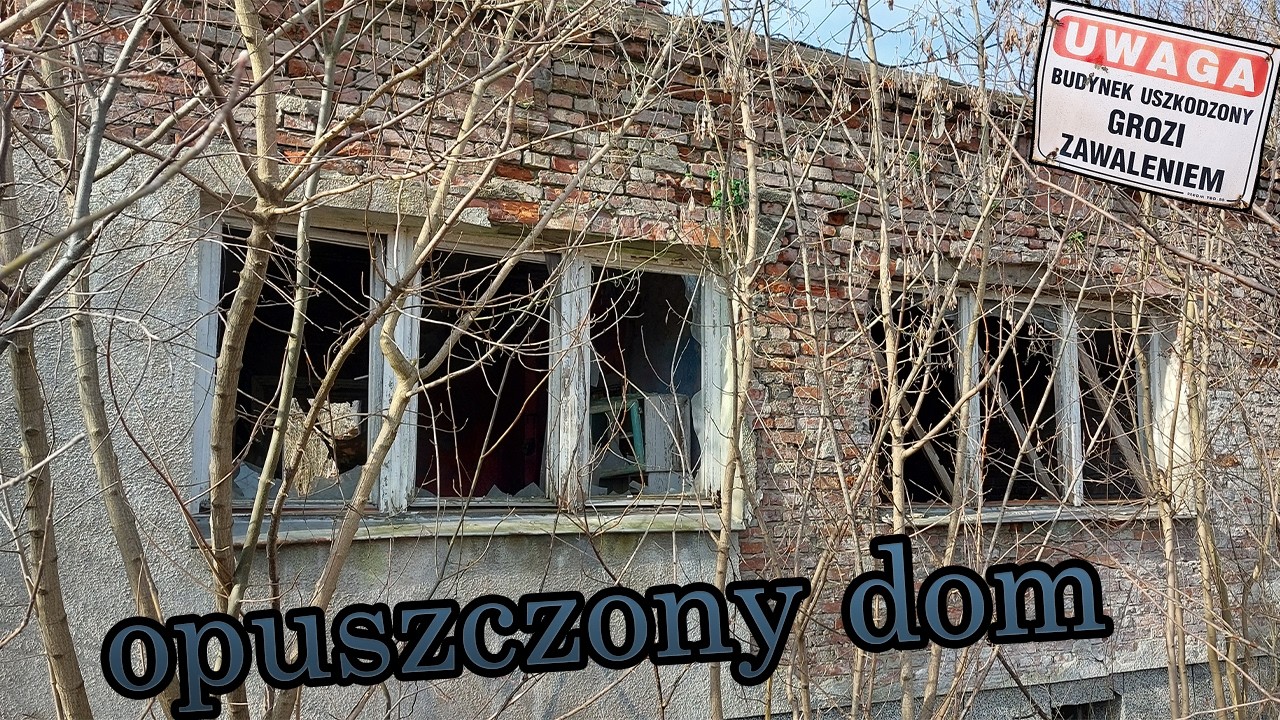 Opuszczony dom przy przystanku