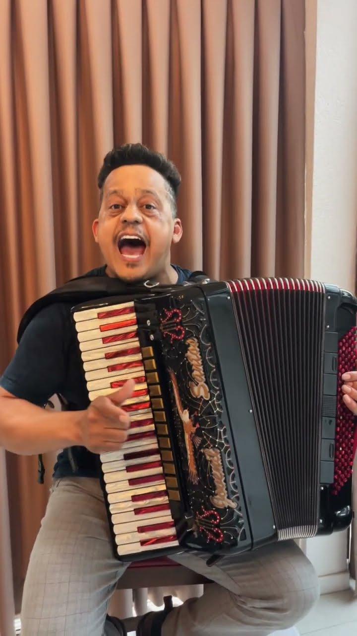 https://rifei.com.br/acordeon-melody-president. Quer ganhar esse Acordeon?? Clica no link