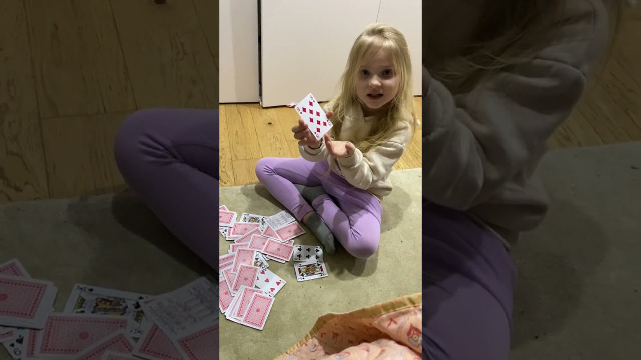 Лилиана проводит первое в своей жизни гадание