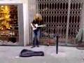 Chanteur dans les rue daix en provence