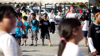 20121021 7 K Kenminsai hits friend