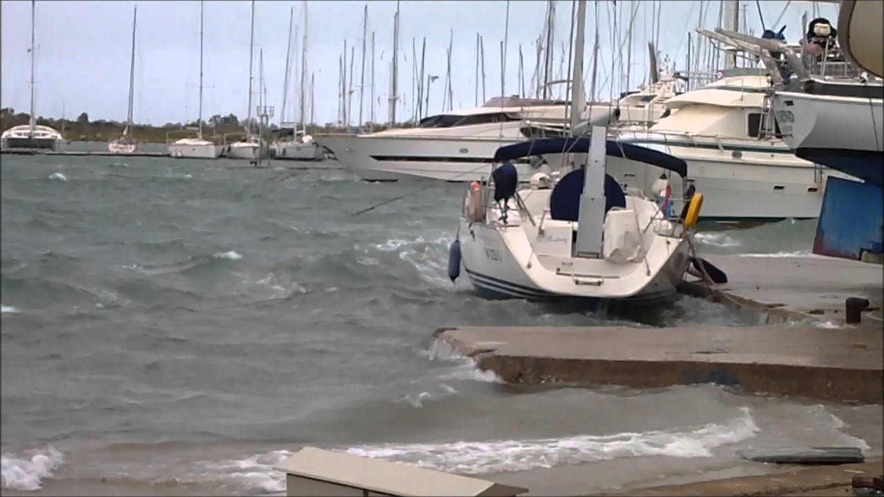 Schwell im Hafen Messolonghi bei lang anheltendem starkem Südwind