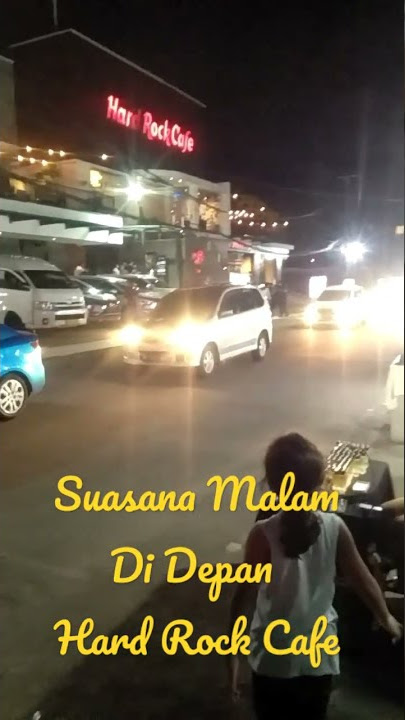 Suasana Malam Di Depan Hard Rock Cafe