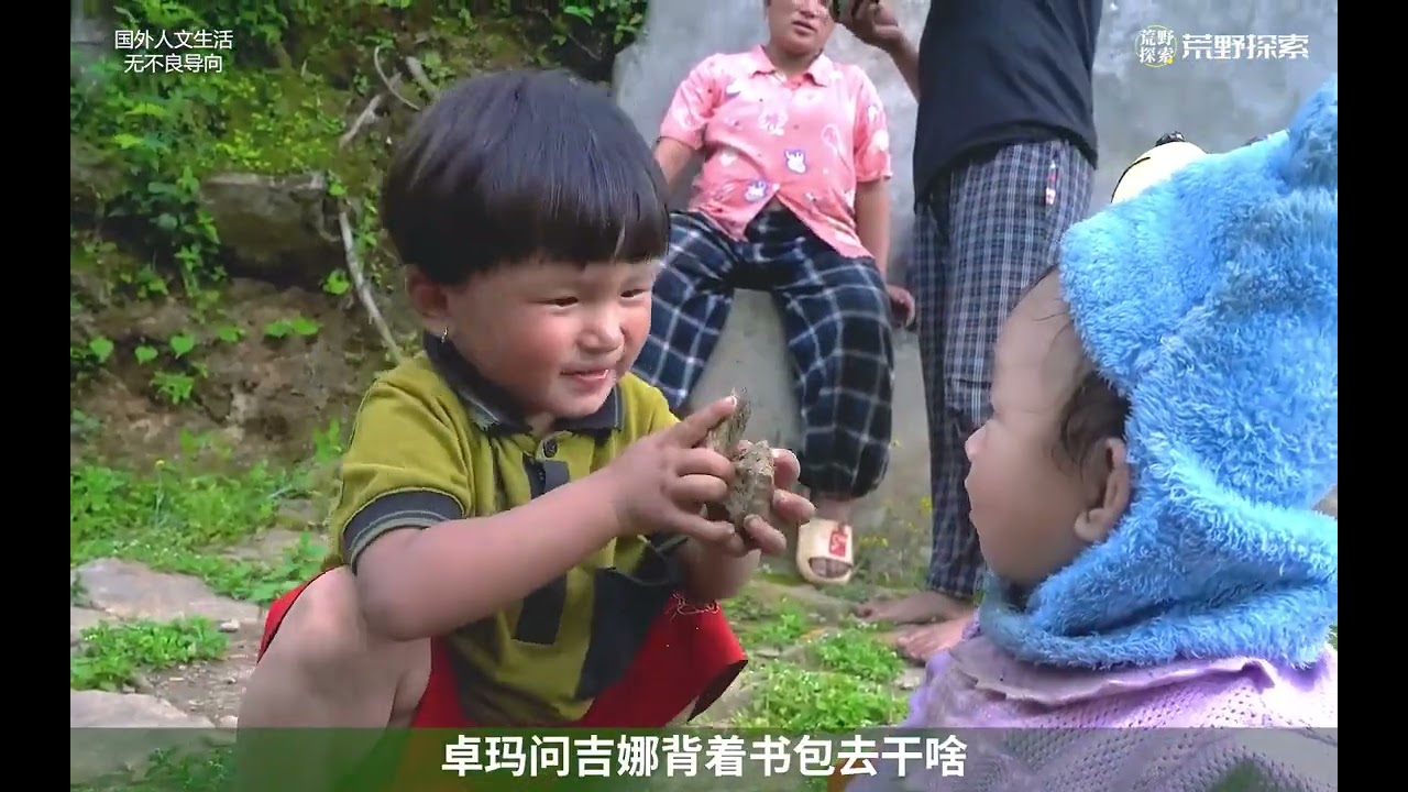 吉娜的身体可真好，尽管身怀有孕即将临盆，还能干这些重体力工作！ #尼泊尔乡村生活  #尼泊尔吉娜翠花  #农村生活  #鱼泡直聘