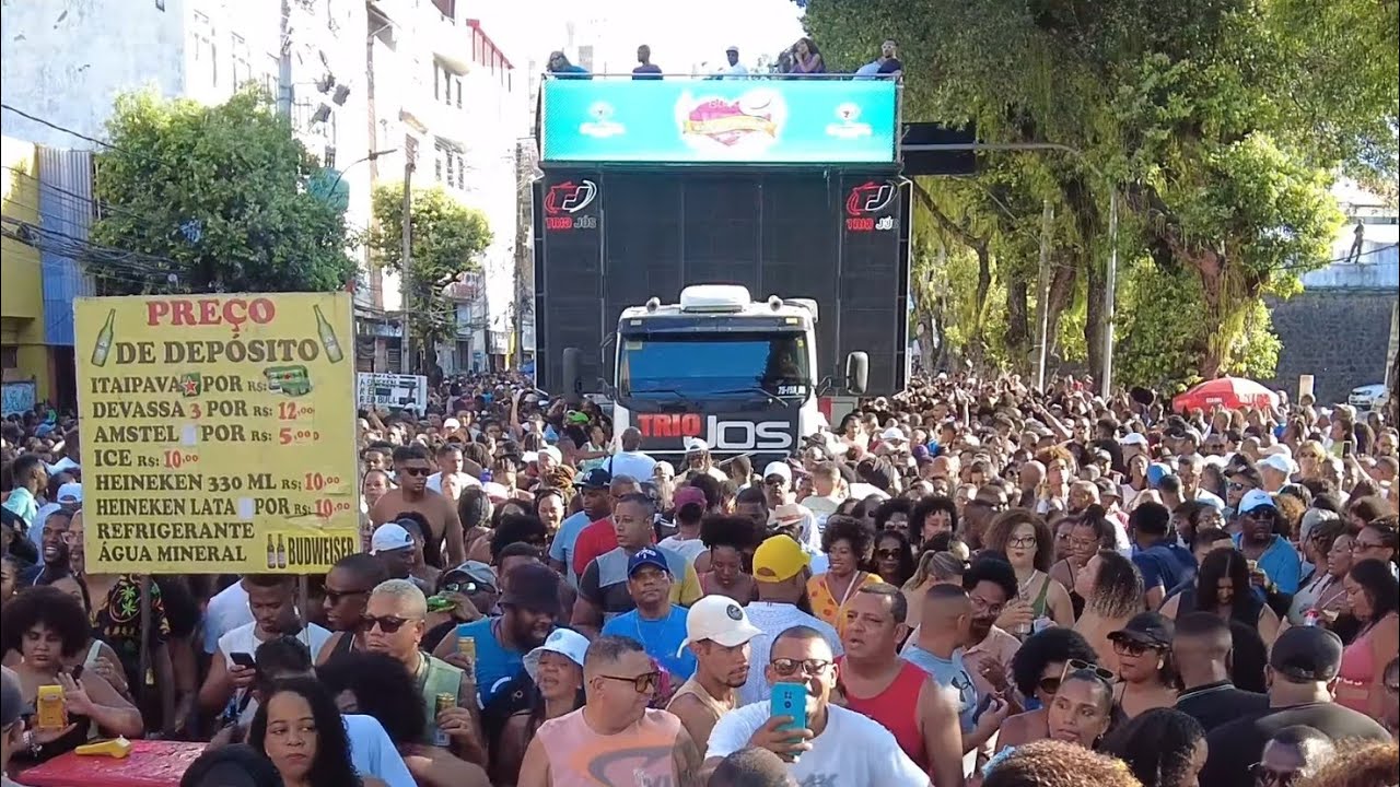 SALVADOR BAHIA- SAMBA TRATOR BLOCO PROIBIDO PROIBIR -CAMINHADA DO SAMBA