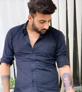 Sehnaazgill ke bhai apne hath pe sidharth ka photo bnvaye h # Badeshashehbaz#shorts video ❤❣️😘😘