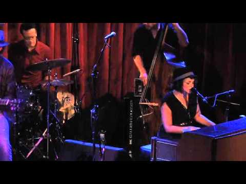 リトル・ウィリーズ『フォー・ザ・グッド・タイムス』特別映像 - YouTube