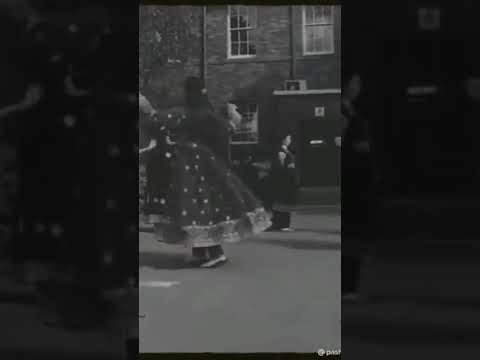 پشتون لڑکیوں کی ڈانس ہتن دیکھ کر تو آپ پتہ چل جاۓ گا کہ پشتون دہشتگرد نہیں امن پسند قوم ہے امن