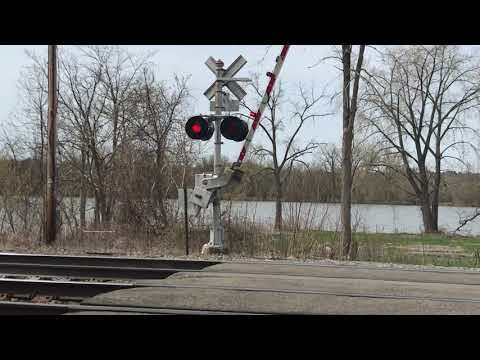 Amtrak train P281 meets Early train P284 is Castleton-on-Hudson, NY
