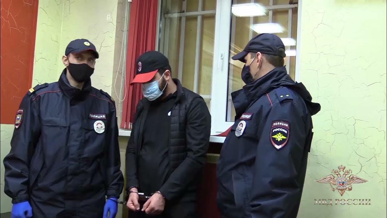 Грабитель. Кража драгоценностей. Топ 1 ювелирный грабитель. Золотые украшения и деньги. Грабитель ювелирный.