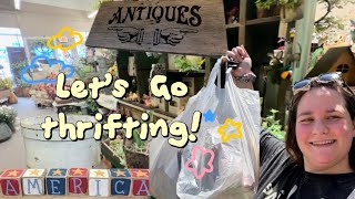 Let’s go Thrifting in my small town | Antique shops 