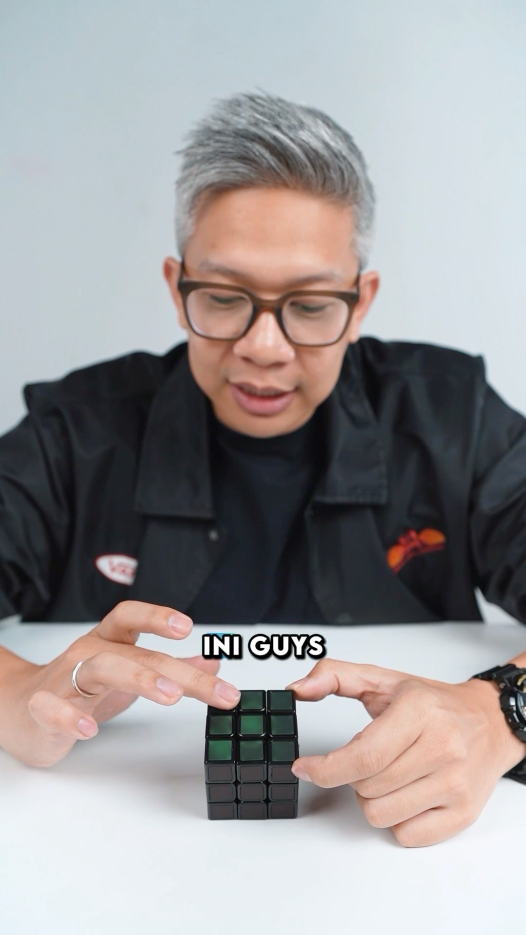 RUBIK INI BISA BERUBAH WARNA!!