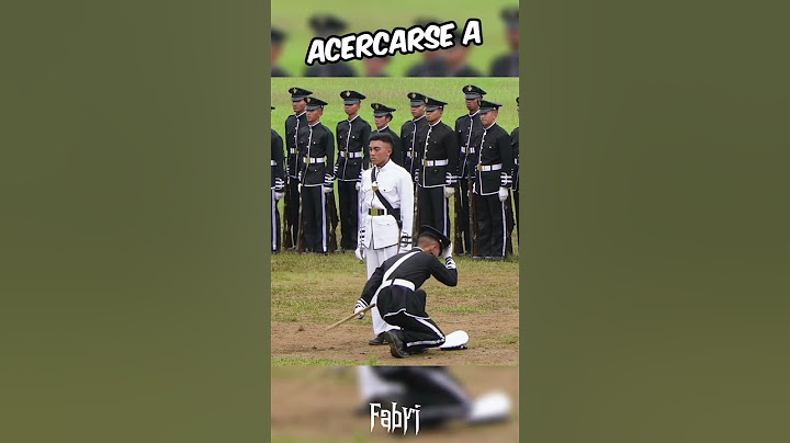 Este Militar Le Hizo Un Gran Favor A Su Compañero.