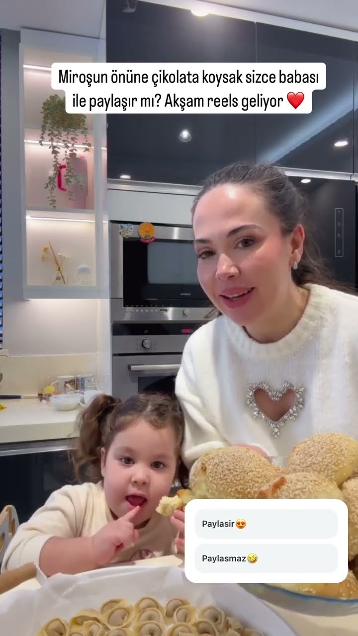Miroşun önüne çikolata koysak sizce babası ile paylaşır mı?Akşam reels geliyor❤️