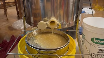 Extracting Honey with centrifugal force