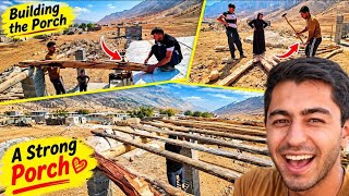 🫂🧱With Jalal's help, the family places wooden beams on the house's veranda.👨‍👩‍👦🏠