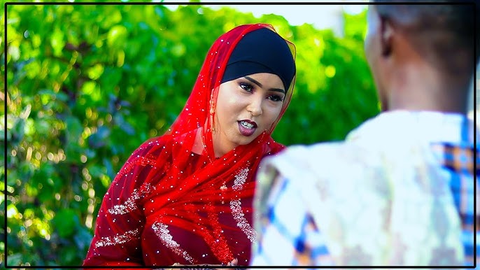 Dacha atrofida aylanib yurgan yalangoch ayol videosi