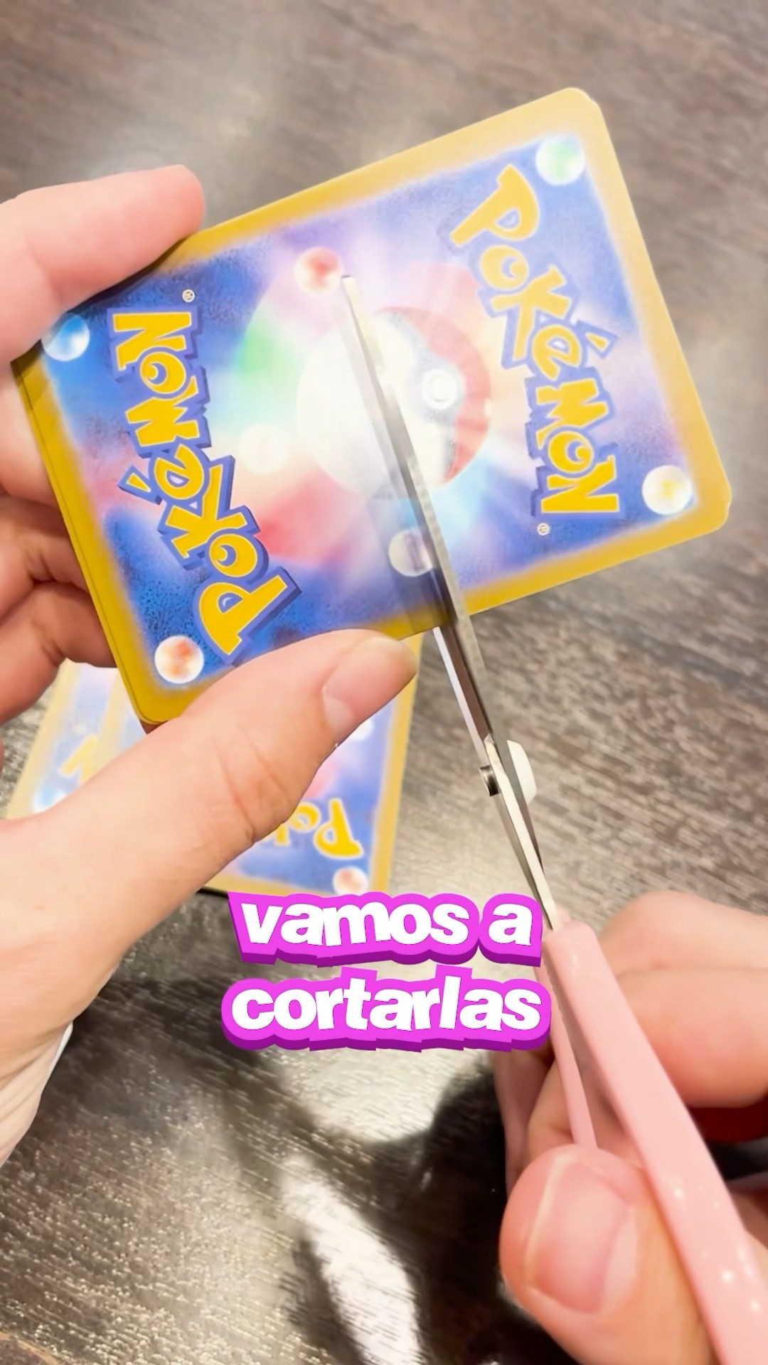 Cortando Cartas Pokemon Originales ???