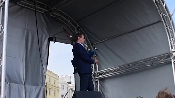 Alastair Campbell plays Ode to Joy...on the bagpipes