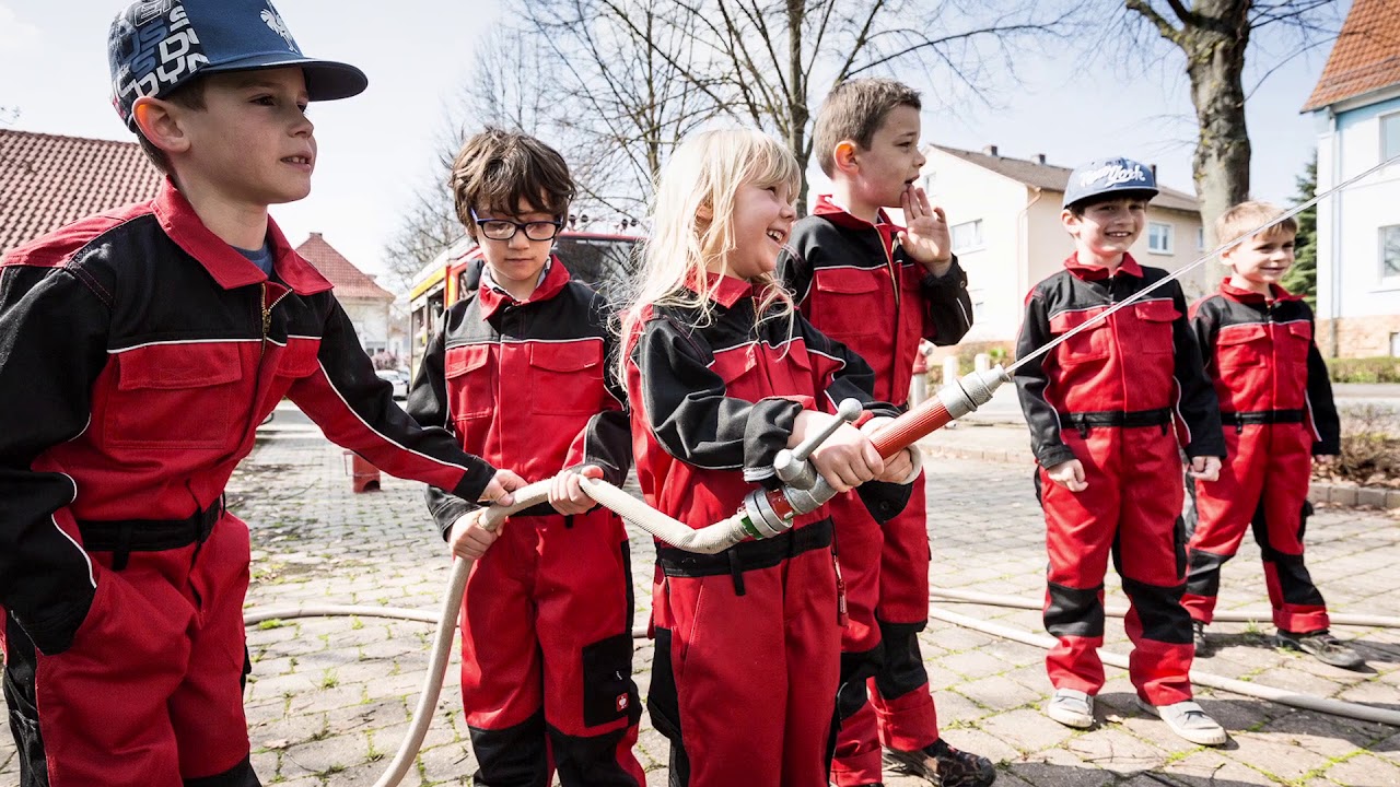 Alter Knacker Hat Mit Einem Jungen Girl Viel Spaß Alter Knacker Hat Mit Einem Jungen Girl Viel Spaß