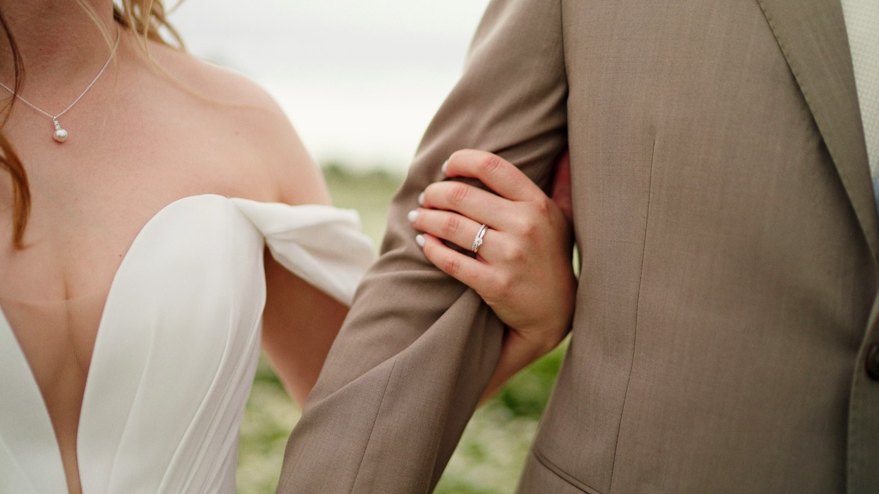 Krásná slunná svatba na Tvrzi Královice l Svatební klip 2024